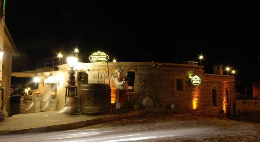 Mimi Cappadocia Luxury Cave Hotel Üchisar Bagian luar foto