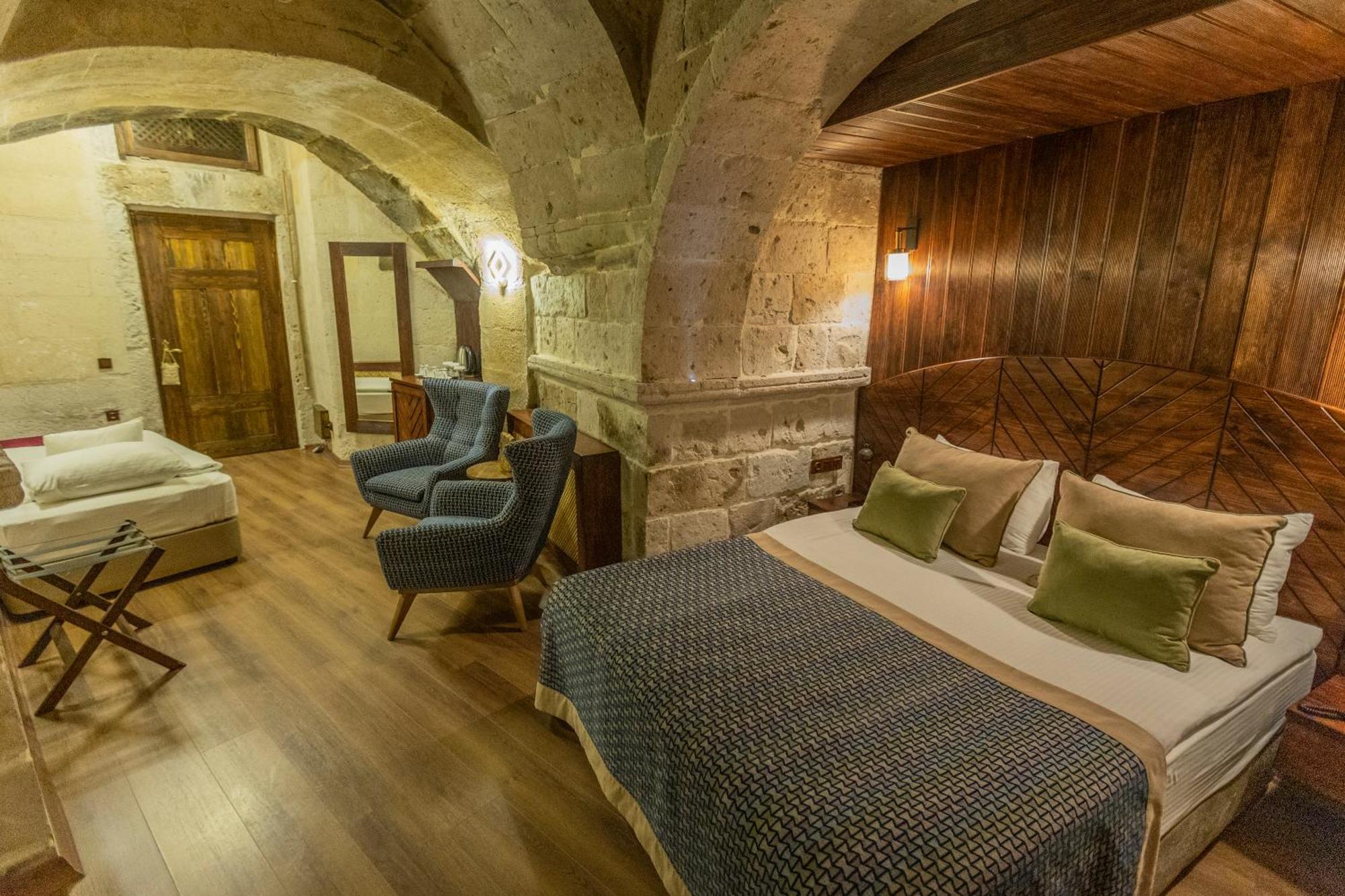 Mimi Cappadocia Luxury Cave Hotel Üchisar Bagian luar foto