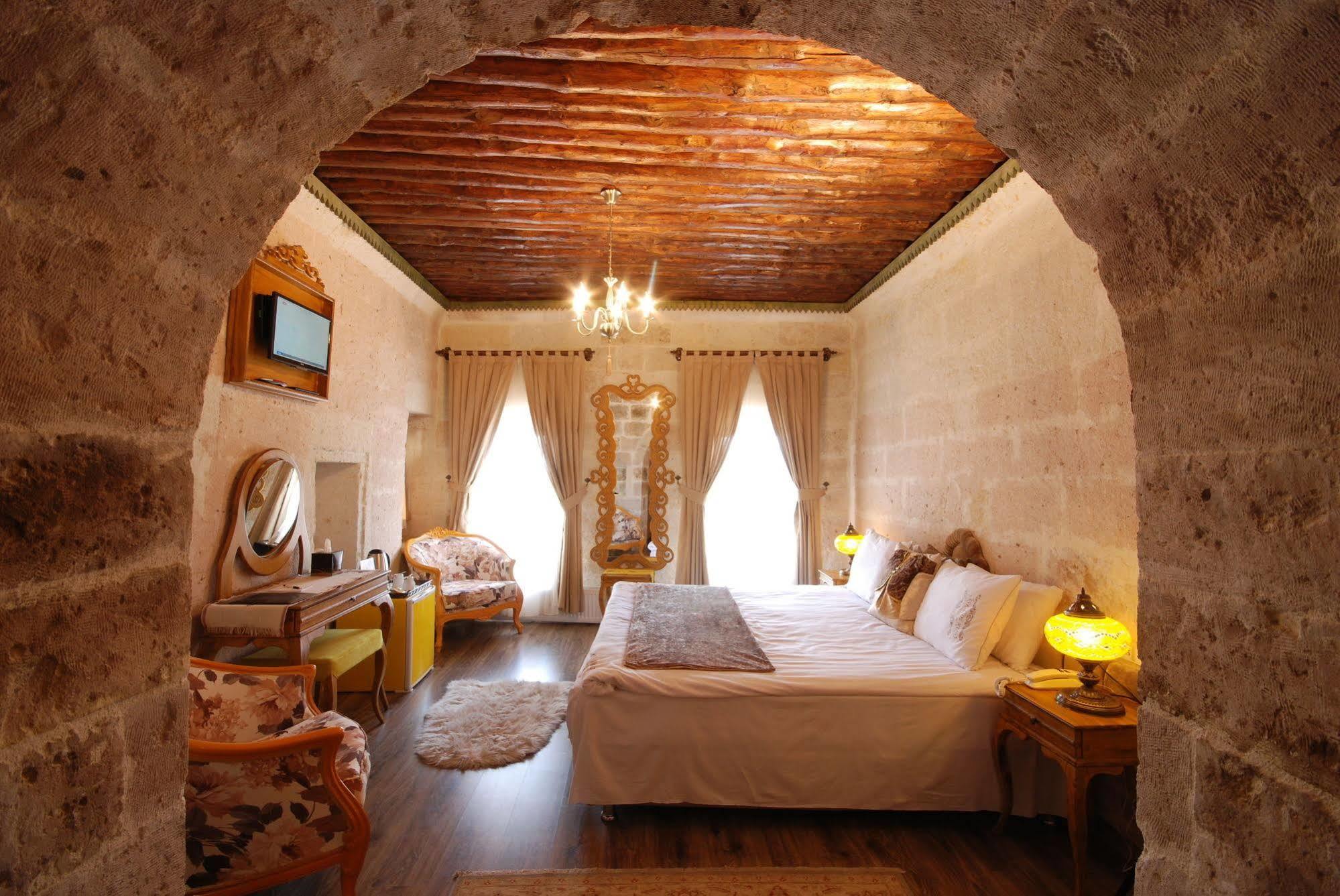 Mimi Cappadocia Luxury Cave Hotel Üchisar Bagian luar foto