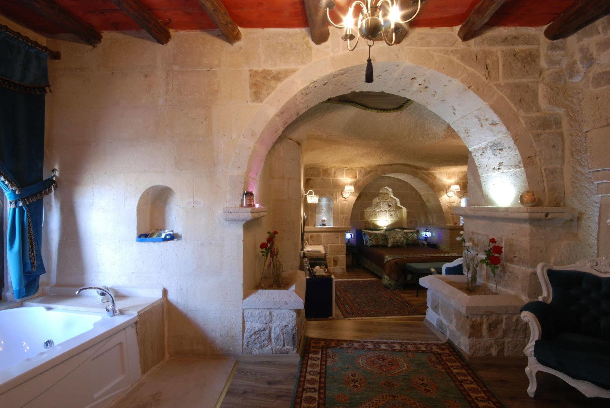 Mimi Cappadocia Luxury Cave Hotel Üchisar Bagian luar foto