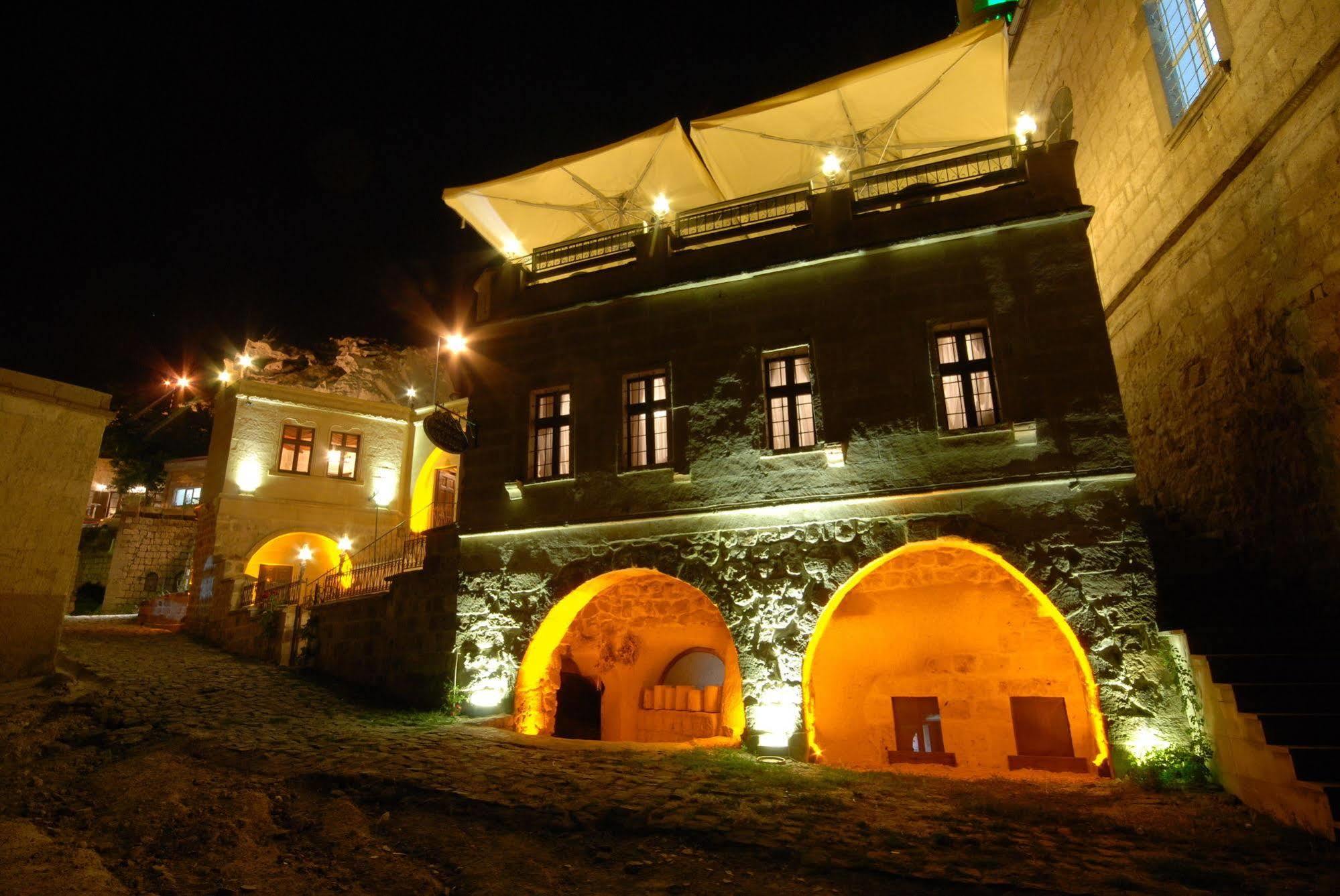 Mimi Cappadocia Luxury Cave Hotel Üchisar Bagian luar foto