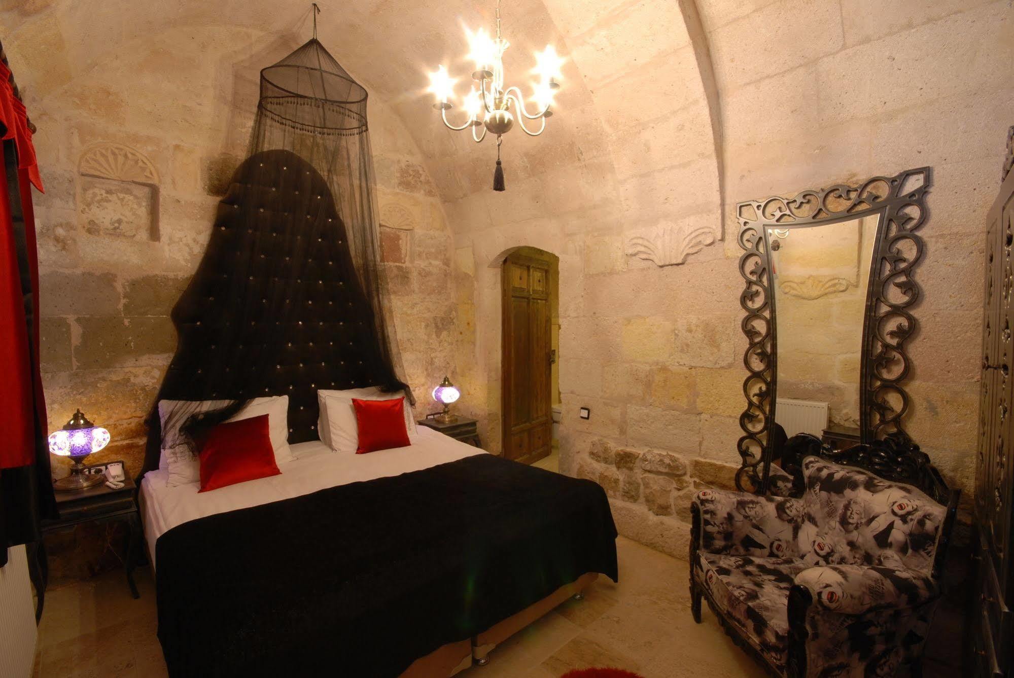 Mimi Cappadocia Luxury Cave Hotel Üchisar Bagian luar foto