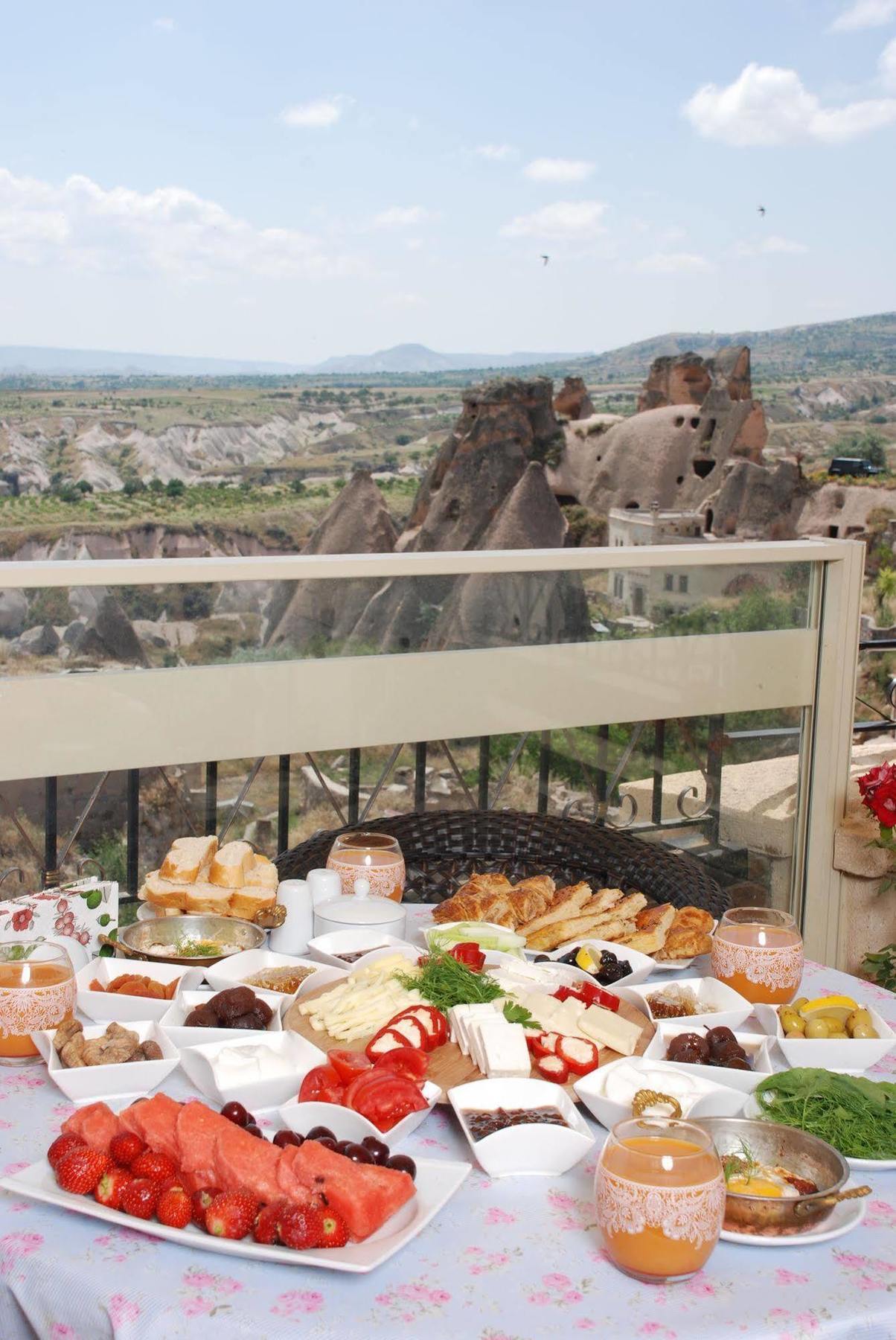 Mimi Cappadocia Luxury Cave Hotel Üchisar Bagian luar foto